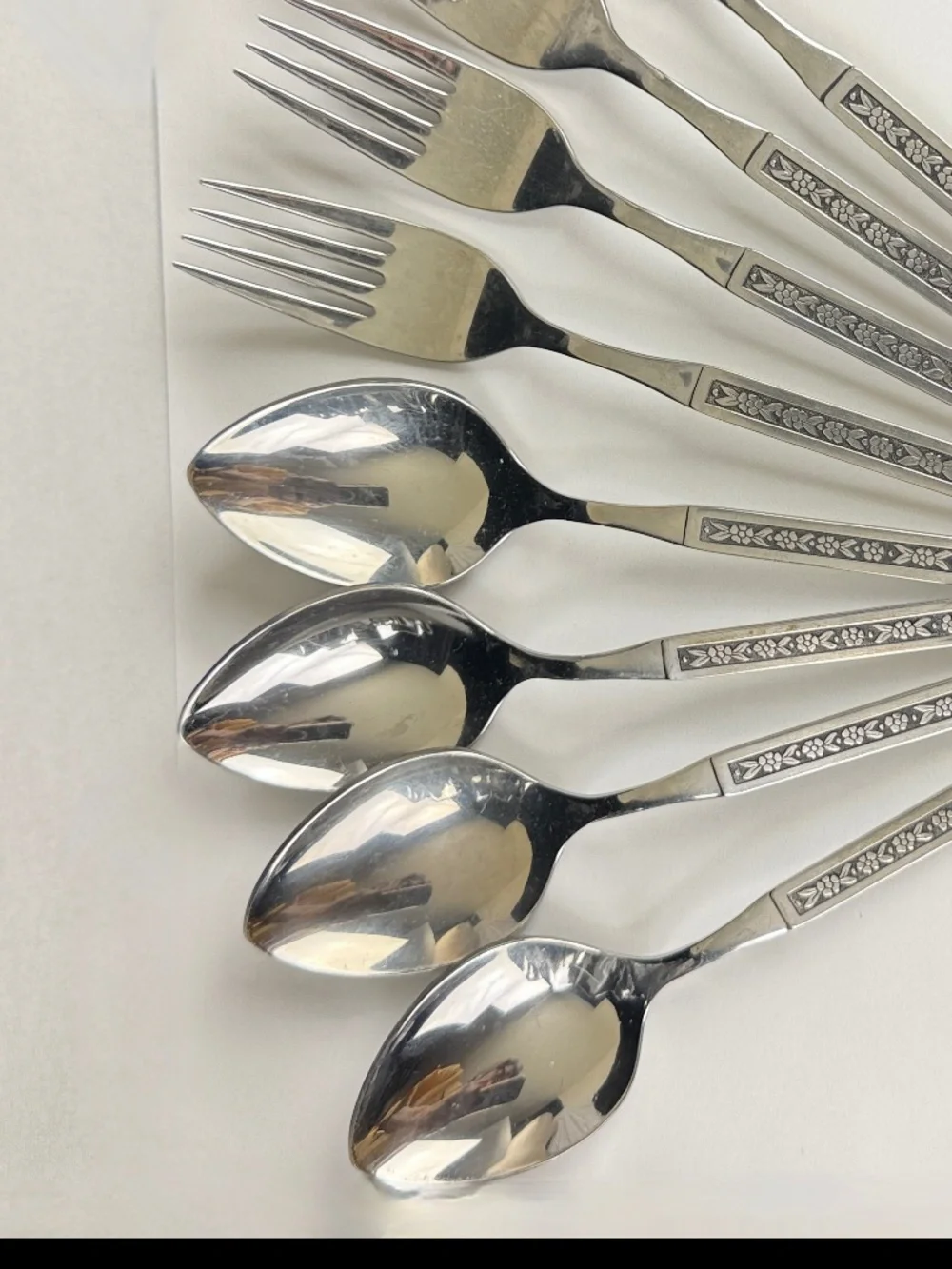 8 Oneida Profile Phoenix Stainless Steel 4 Tablespoons 4 Dinner Forks Flowers